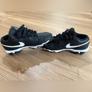 Nike Jordan Low Baseball Cleats 6Y
Size 6 Youth